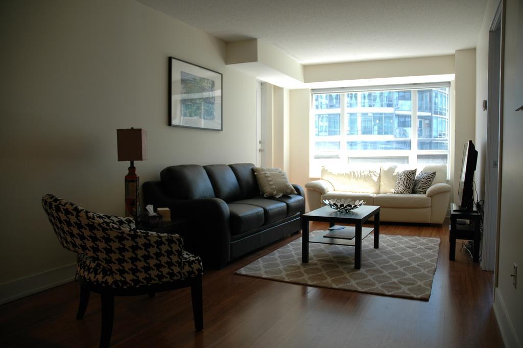 Livingsuites Toronto - 20 Blue Jays Way Eksteriør billede