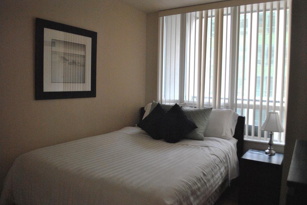 Livingsuites Toronto - 20 Blue Jays Way Eksteriør billede